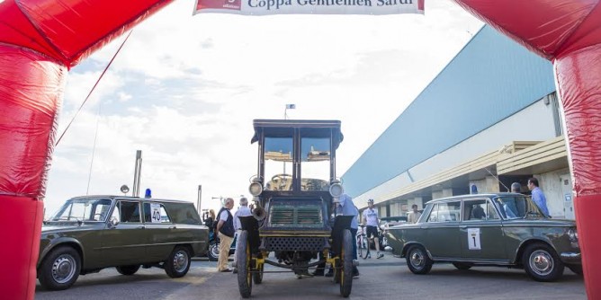 <i>Coppa Gentlemen Sardi</i>: auto d´epoca a Cagliari