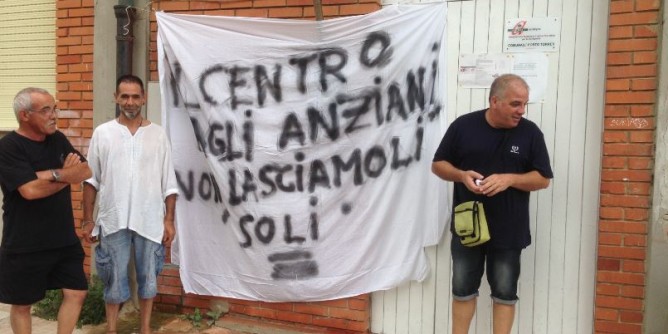 Protesta al villaggio Satellite: Rivogliamo il Centro anziani