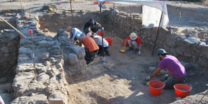 Nora, scavi archeologici: una miniera di reperti