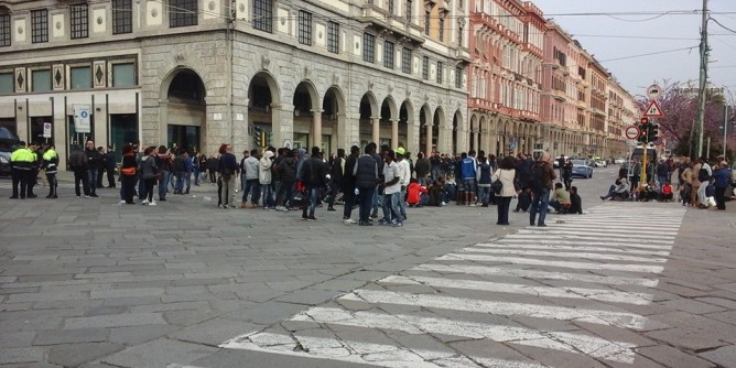 Pensionati sardi in piazza contro la Meloni