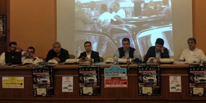 A Nuoro lIsola di Sardegna. Show di motori nell´entroterra