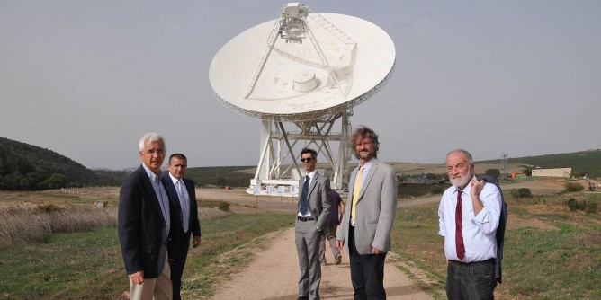 Paci in visita al Radiotelescopio di San Basilio