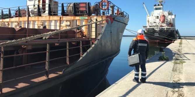 Motonave russa fuori legge. Fermo nel porto di Oristano