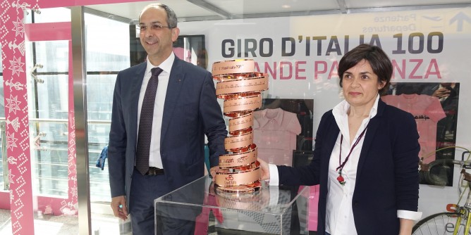 Giro d´Italia: a Cagliari il trofeo senza fine