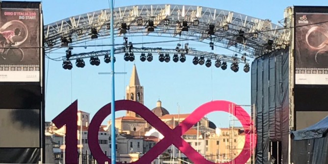 Alghero in <i>Rosa</i>,  tutto pronto. 100 barche all<i>orizzonte</i>, c Aru 