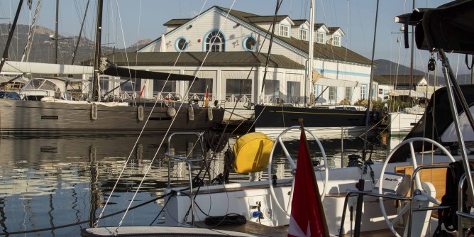 Lo Yc Porto Rotondo molla gli ormeggi