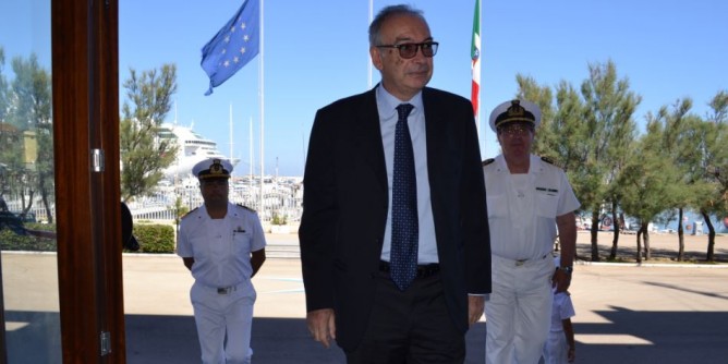 Prefetto Marani visita la capitaneria di Porto Torres