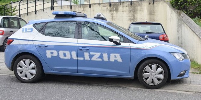 Molesta ragazza in Piazza Tola: arrestato