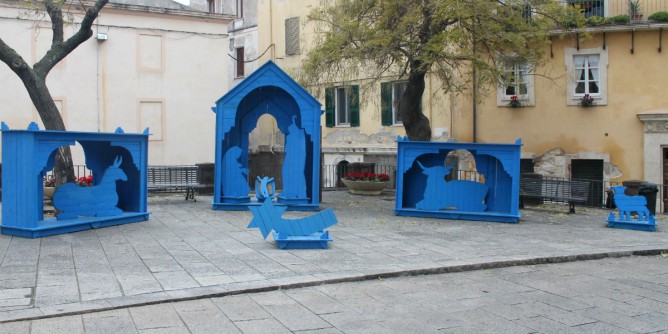 Il presepe Blu ftalo in Piazza Duomo