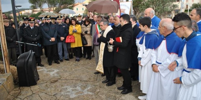 Stintino: monsignor Becciu celebra gli 80 anni della parrocchia