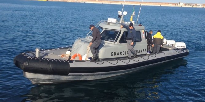 Yacht affondato al largo di Balai: ispezioni della Guardia di finanza 