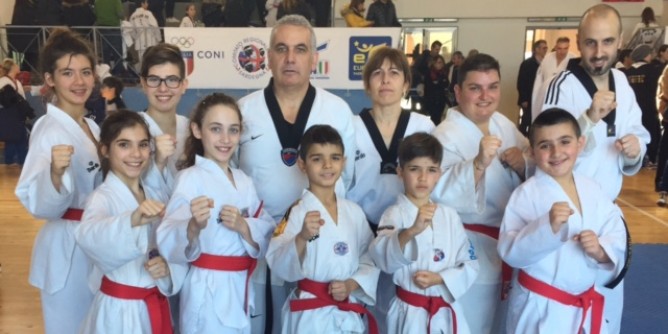 Nove cinture nere per la Taekwondo Olmedo