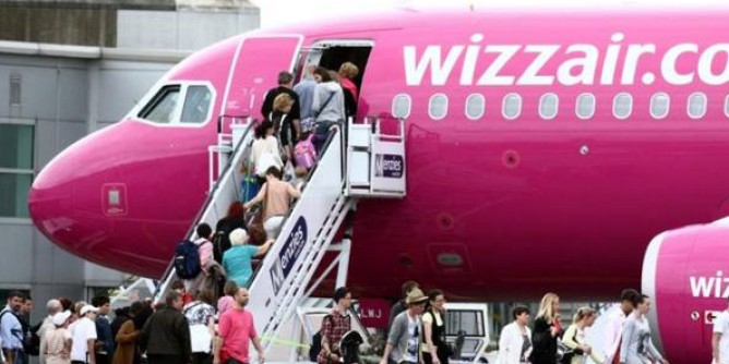 <i>Wizz Air</i> in ritirata, voli chiusi a settembre