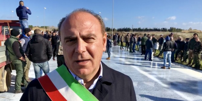 Anche il sindaco di Alghero coi pastori