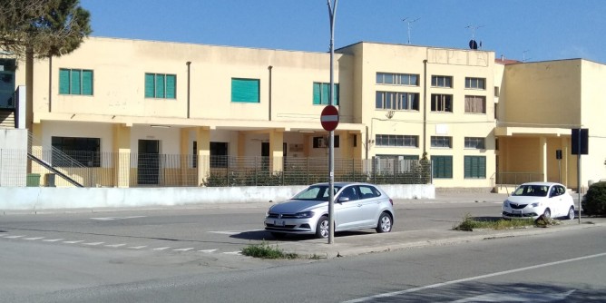 Studente aggredito all'Ipia Alghero. Poi la fuga: indagini e paura