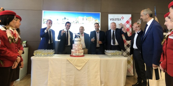 Volotea festeggia la nuova base a Cagliari