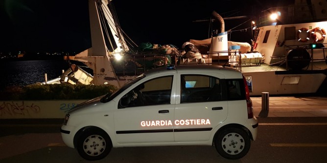 Cargo alla deriva: Capitaneria in azione