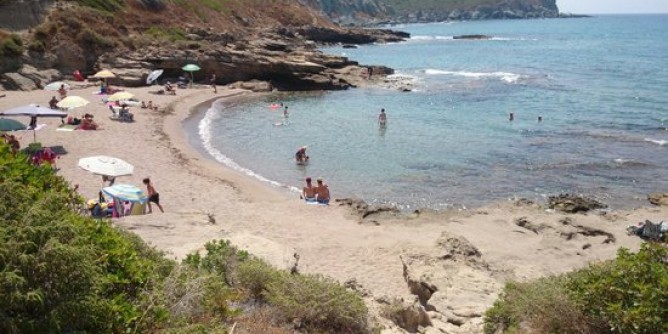 Infarto nel mare di Bosa: muore sassarese