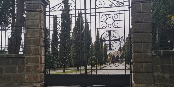 Pi panchine nel Cimitero di Alghero