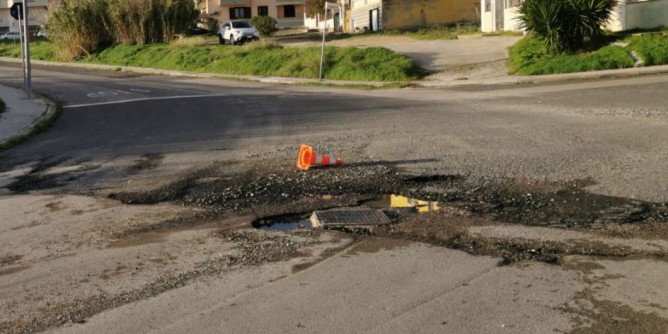 Porto Torres, voragini all'incrocio 