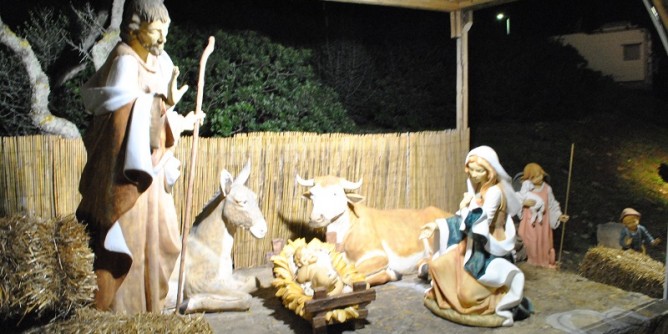 Il presepe a grandezza naturale <i>abbraccia</i> Stintino