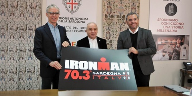 Ironman Sardegna: lo sport <i>spinge</i> il turismo