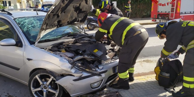 Auto <i>contromano</i>: schianto in Viale Europa