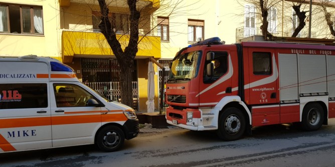 Sassari: casa in fiamme, in salvo 80enne