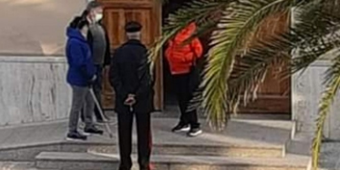 Messa con fedeli, Carabinieri da <i>don</i> Potito