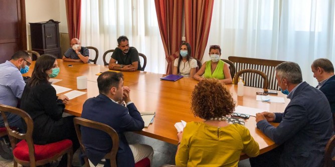 Palazzo bruciato: l'incontro con Conoci