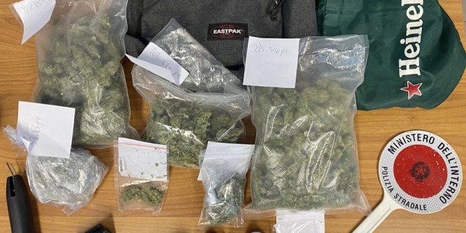 Arrestato con mezzo chilo di marijuana