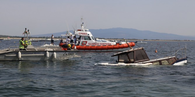 Unit da diporto affonda a Mare Morto