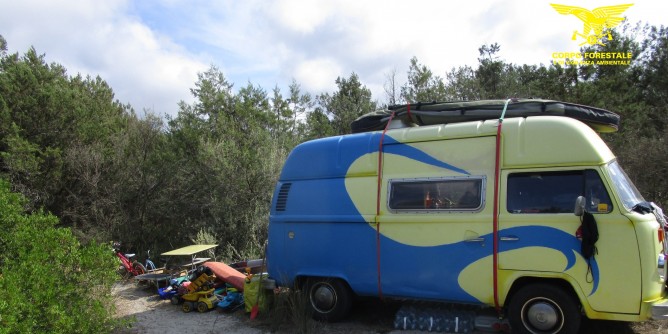 Col camper sulle dune di Capo Comino