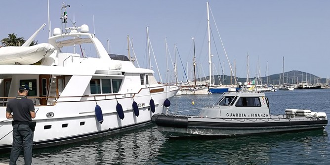 Undici <i>yacht</i> sconosciuti al fisco