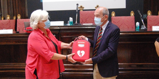 Rotary donano 8 defibrillatori all´Universit Cagliari