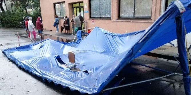 Crolla la tenda <i>triage</i> al Civile, un ferito