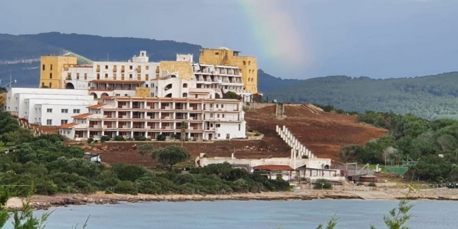 Sigilli nel cantiere di Capo Caccia