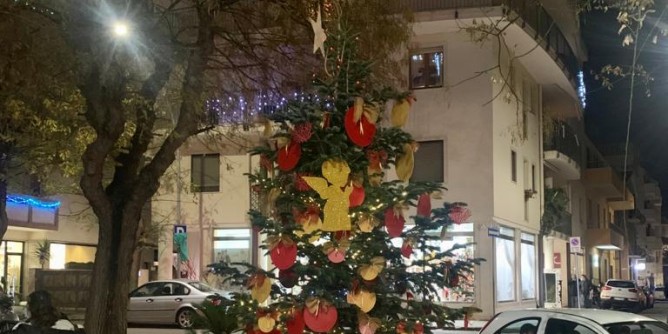 Alghero: alberi di Natale nei quartieri