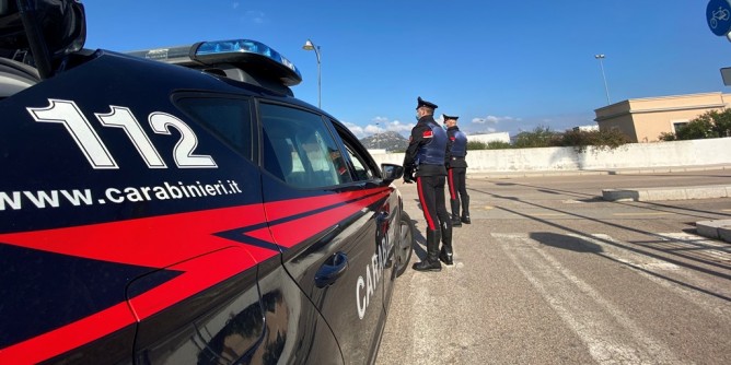 Anti-Covid: i Carabinieri <i>sgomberano</i> le piazze di Sassari