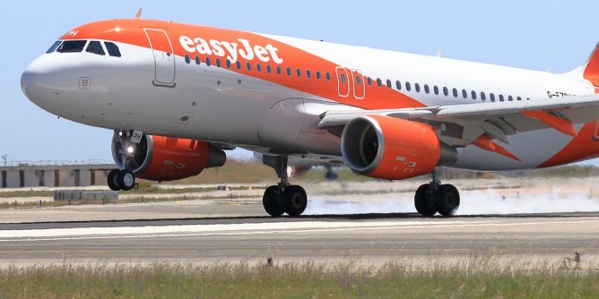 EasyJet cancella il volo da Cagliari: sassarese rimborsato