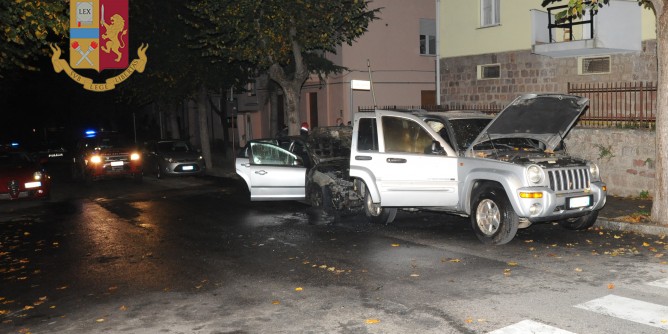 Incendia l´auto del vicino: divieto di dimora a Nuoro