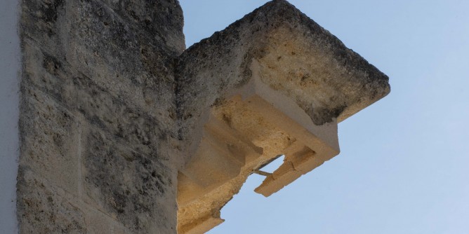 Cimitero Balai, crolla spigolo cornicione