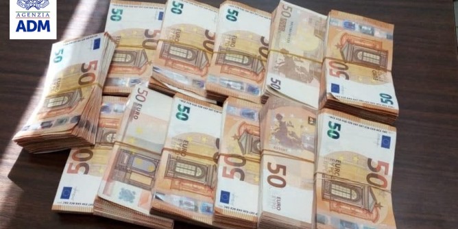 Atterra con 16mila euro: tedesca sanzionata