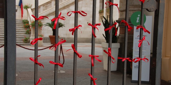 Fiaccolata contro femminicidi a Sassari