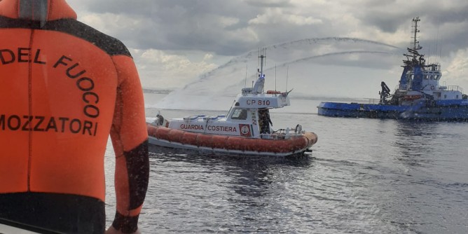 Porto Torres: esercitazione antincendio in mare