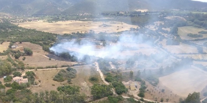 Incendio a Calangianus, aerei in azione