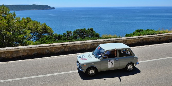 Al via la XIX Baia delle Ninfe. Gara tra auto storiche ad Alghero