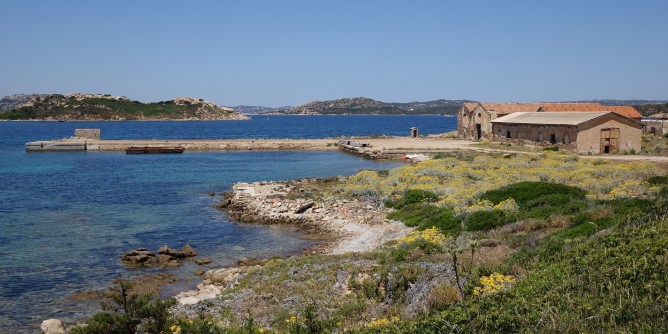 Muore turista colpito da un masso in spiaggia