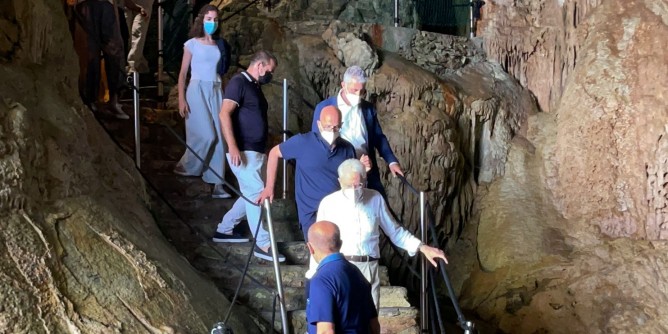 Mattarella affascinato dalla Grotta di Nettuno