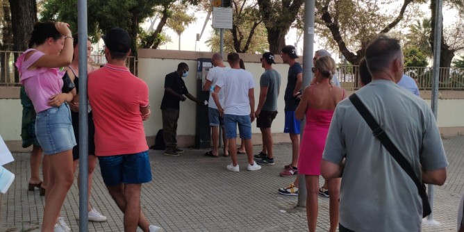 Piazzale della Pace: tutti in fila per il ticket